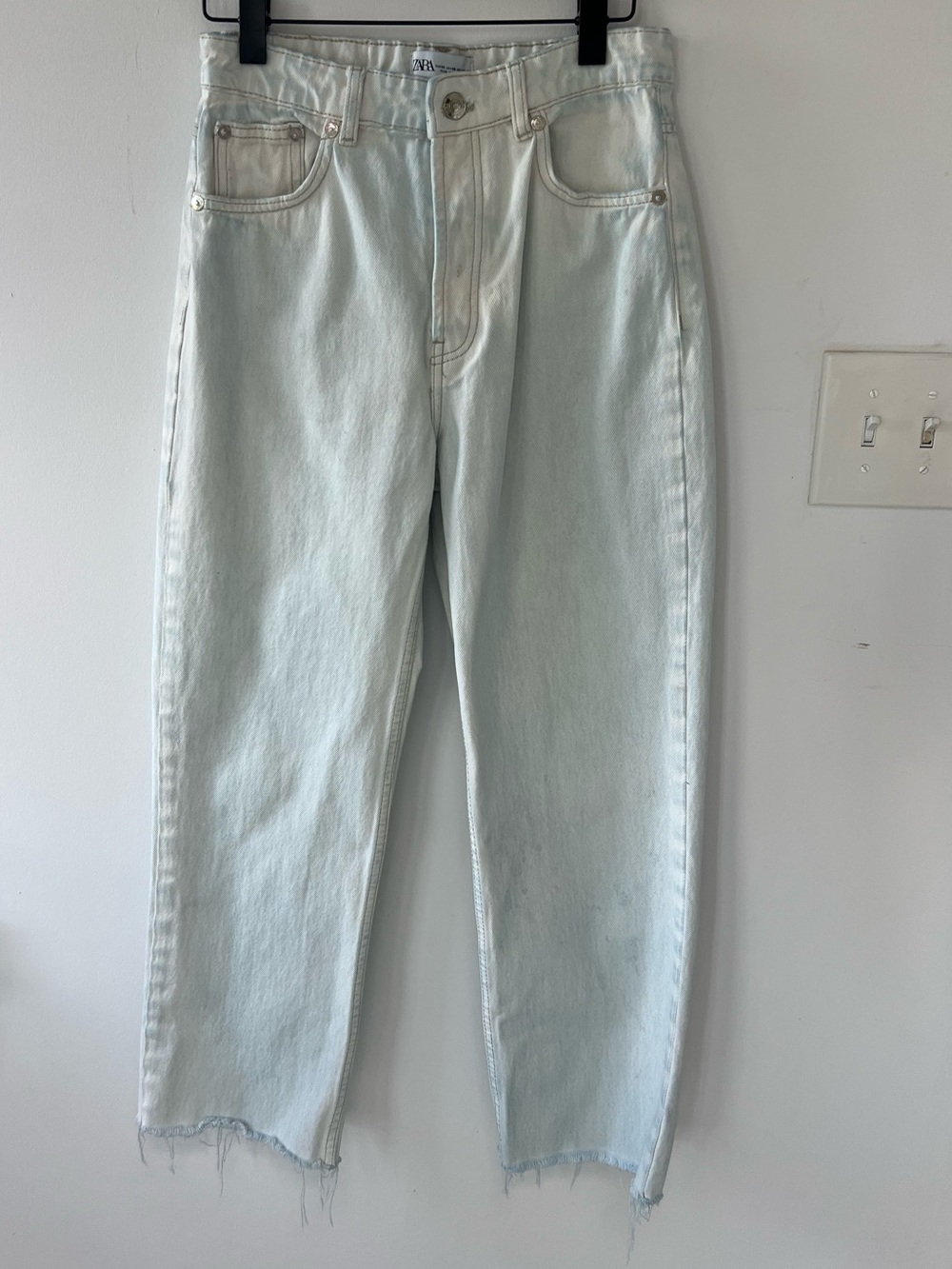 Zara Light Wash High Rise Women’s Jeans barrel  wide leg raw hem Baggy denim